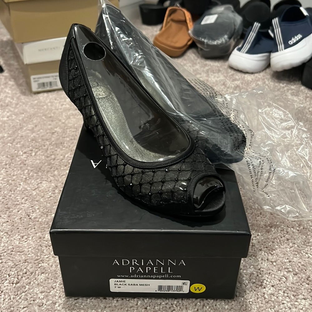 Adrianna Papell Women’s Jamie Black Saba Mesh Heels Size 7W